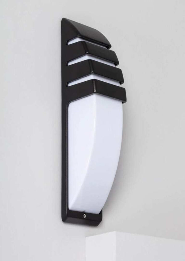 4004 indoor/outdoor wall light