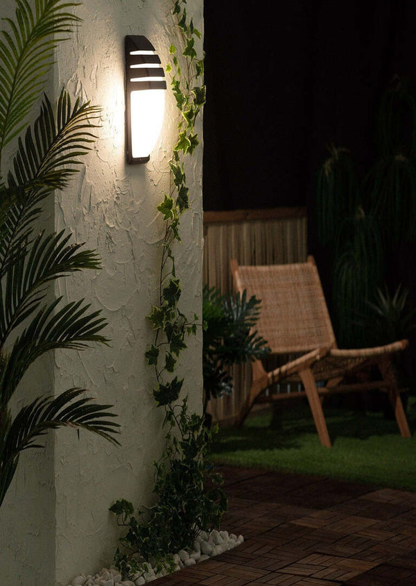 4004 indoor/outdoor wall light